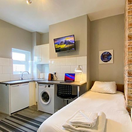 Limpenny Studio Apartment - Work Friendly And Outstanding Garden Studio Close To City Centre Nottingham Exterior foto
